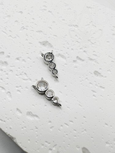 Nerūdijančio plieno pakabukas su cirkonio akutėmis, plieno spalvos, 15x6,5x3mm, 1 vnt