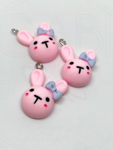 Plastikinis pakabukas "Kiškis", 27,5x20x10mm, rožinės spalvos, 1vnt