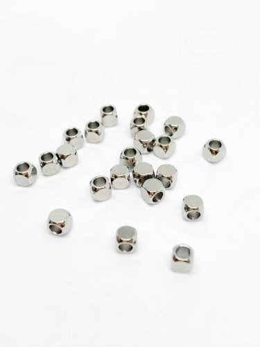 Nerūdijančio plieno intarpai, plieno spalvos, 4x4x4mm, 6vnt